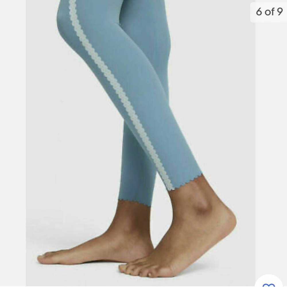 Nike • Luxe Yoga 7/8 Leggings